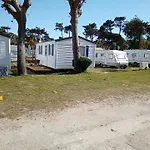 אתר קמפינג Parque De Campismo De *