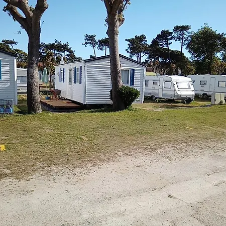 营地 Parque De Campismo De *