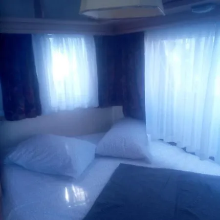 Kemping Parque De Campismo De *