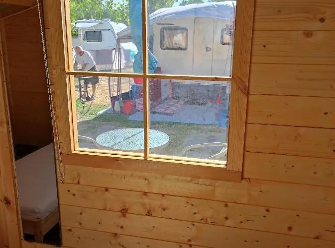 Кемпинг Parque De Campismo De Фан